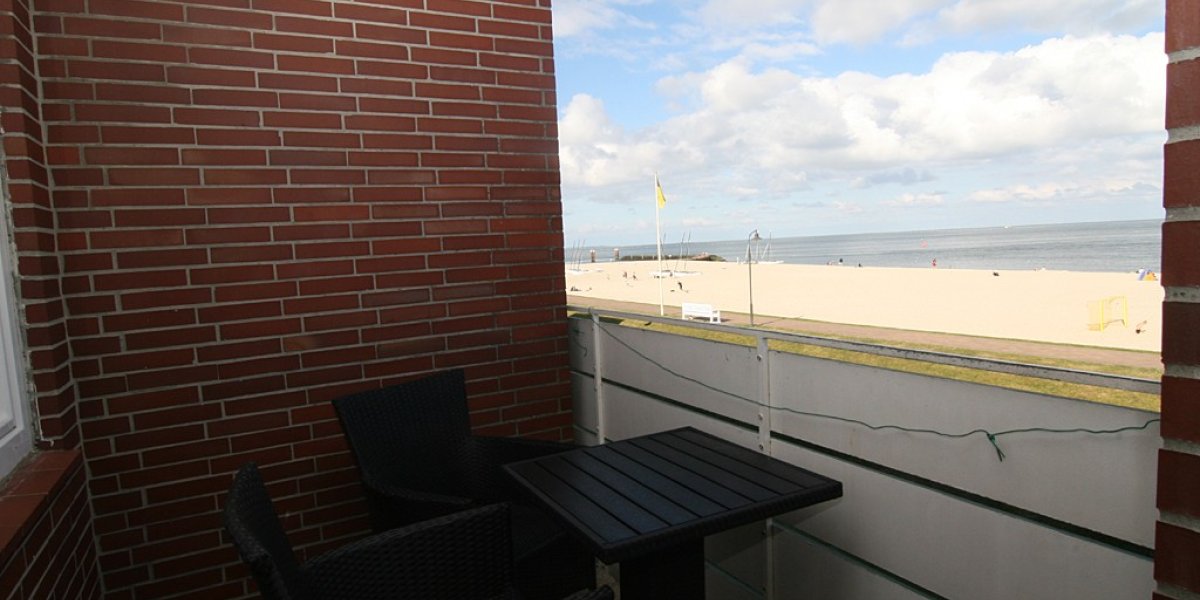 Balkon mit Strandblick